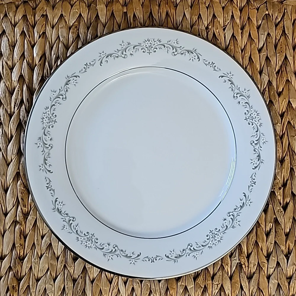 NORITAKE ‘Parkridge’ Dinner Plate 10 5/8” (7561) Discontinued Japan
